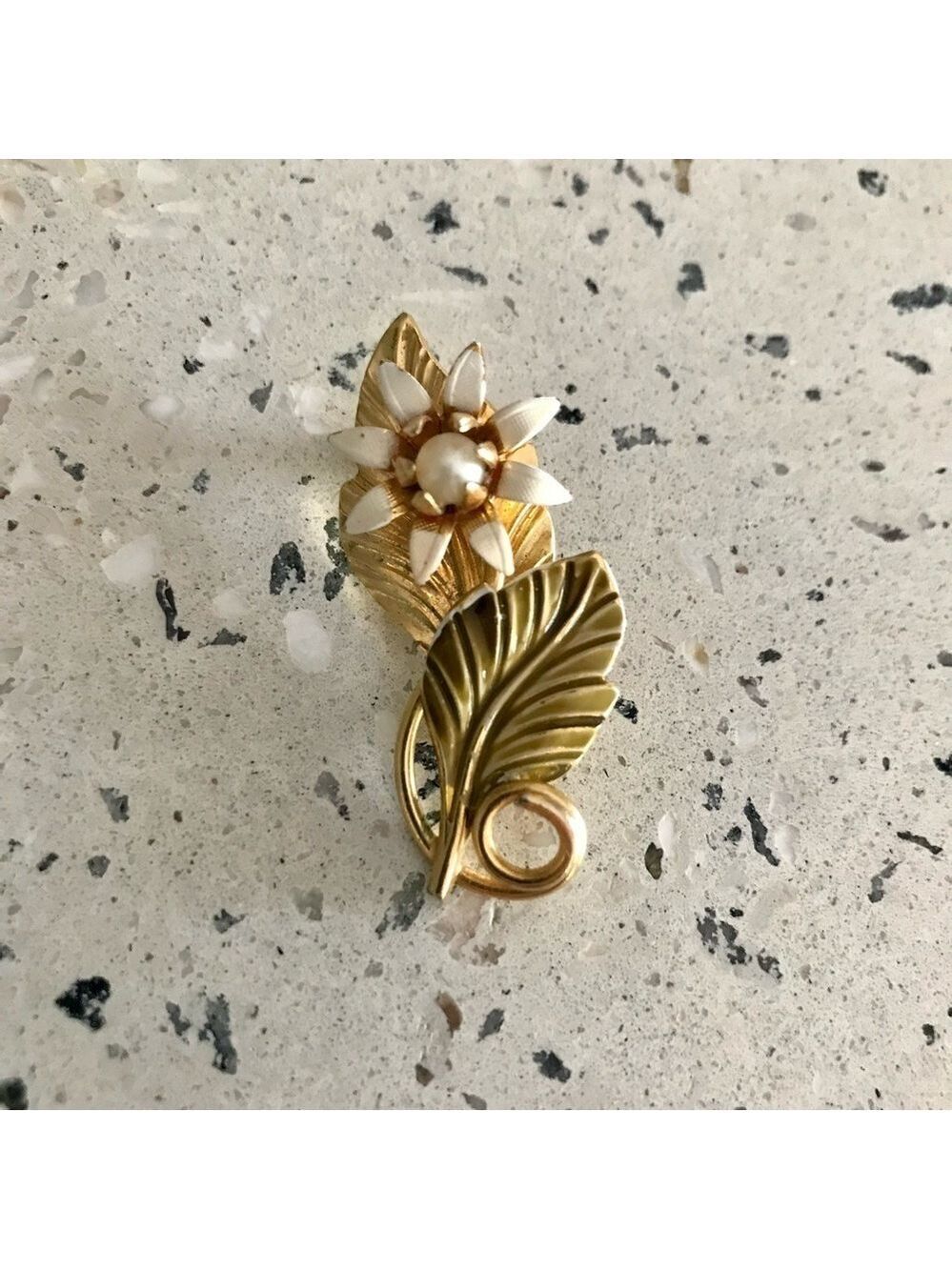 Vintage Brooch, 3-D Daisy with Two Golden Leaves, Delicate and Engraved.